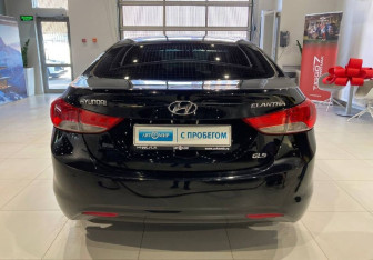 Подержанный автомобиль Hyundai Elantra Sedan 2012 года (5 фото)