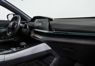 Подержанный автомобиль Changan UNI-V 2024 года (10 фото)