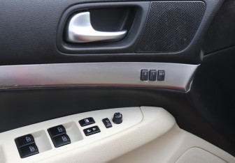 Подержанный автомобиль Infiniti G Sedan 2010 года (17 фото)