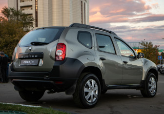 Подержанный автомобиль Renault Duster 2013 года (4 фото)