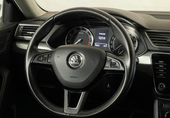Подержанный автомобиль Skoda Superb Liftback 2018 года (14 фото)