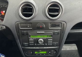 Подержанный автомобиль Ford Fusion 2007 года (14 фото)