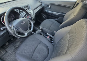 Подержанный автомобиль Kia Rio Sedan 2016 года (9 фото)