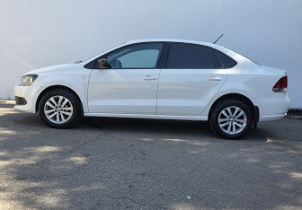 Подержанный автомобиль Volkswagen Polo Sedan 2013 года (8 фото)