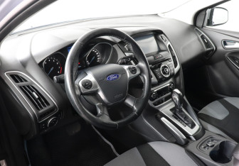 Подержанный автомобиль Ford Focus Hatchback 2013 года (9 фото)