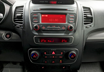 Подержанный автомобиль Kia Sorento 2014 года (23 фото)