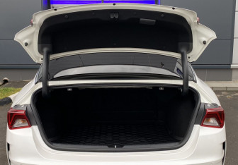 Подержанный автомобиль Kia K5 2022 года (10 фото)