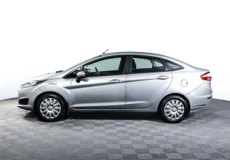 Подержанный автомобиль Ford Fiesta Sedan 2016 года (3 фото)
