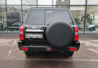 Подержанный автомобиль Nissan Patrol 2005 года (7 фото)