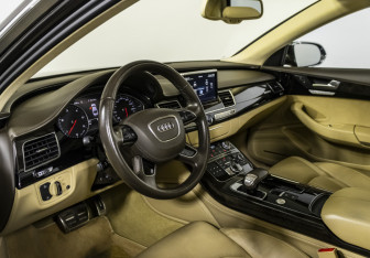 Подержанный автомобиль Audi A8 2014 года (11 фото)