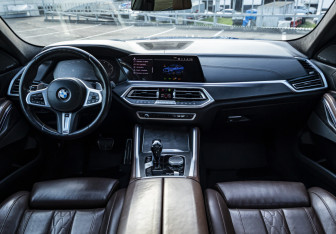 Подержанный автомобиль BMW X6 2020 года (13 фото)