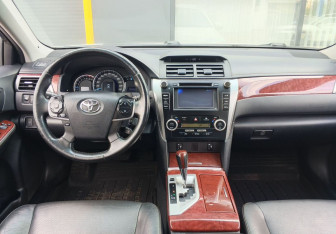 Подержанный автомобиль Toyota Camry Sedan 2014 года (15 фото)