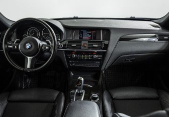 Подержанный автомобиль BMW X4 2017 года (12 фото)