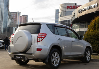 Подержанный автомобиль Toyota RAV4 2009 года (4 фото)