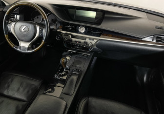 Подержанный автомобиль Lexus ES 2013 года (9 фото)