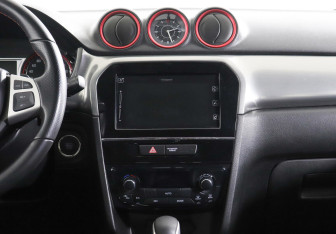 Подержанный автомобиль Suzuki Vitara 2016 года (8 фото)