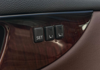Подержанный автомобиль Infiniti QX50 2013 года (15 фото)
