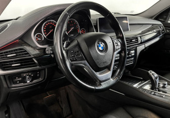 Подержанный автомобиль BMW X6 2016 года (12 фото)