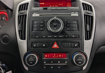 Подержанный автомобиль Kia Ceed Hatchback 2011 года (17 фото)