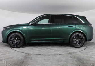 Подержанный автомобиль LiXiang L7 2023 года (8 фото)