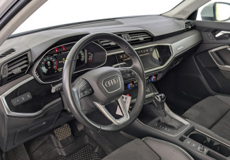 Подержанный автомобиль Audi Q3 2023 года (15 фото)