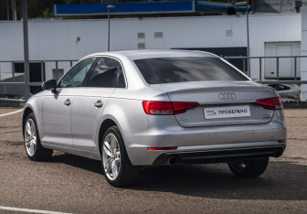 Подержанный автомобиль Audi A4 Sedan 2016 года (7 фото)