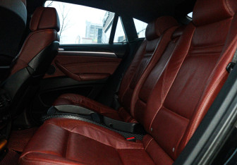 Подержанный автомобиль BMW X6 2010 года (11 фото)