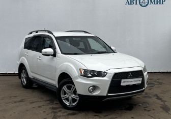 Подержанный автомобиль Mitsubishi Outlander 2011 года (3 фото)