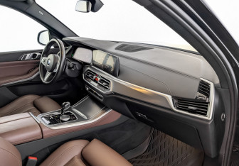 Подержанный автомобиль BMW X5 2020 года (11 фото)