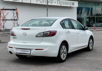 Подержанный автомобиль Mazda 3 Sedan 2012 года (5 фото)