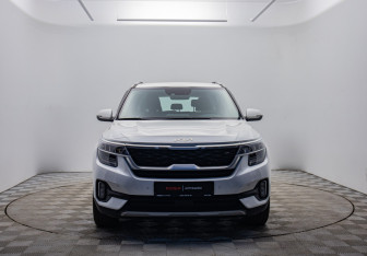 Подержанный автомобиль Kia Seltos 2022 года (2 фото)