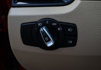 Подержанный автомобиль BMW X1 2013 года (14 фото)