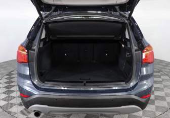 Подержанный автомобиль BMW X1 2016 года (9 фото)