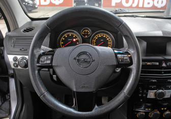 Подержанный автомобиль Opel Astra Sedan 2007 года (16 фото)