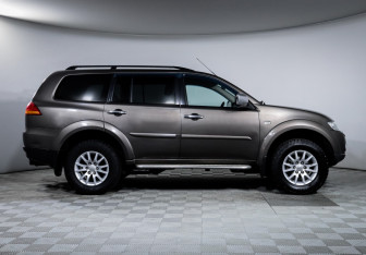 Подержанный автомобиль Mitsubishi Pajero Sport 2012 года (4 фото)