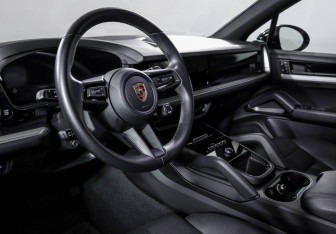 Подержанный автомобиль Porsche Cayenne 2024 года (14 фото)
