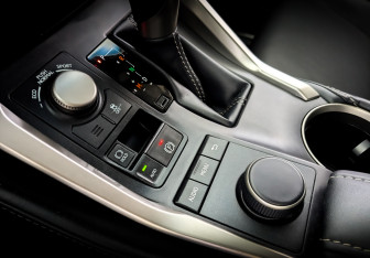 Подержанный автомобиль Lexus NX 2015 года (26 фото)