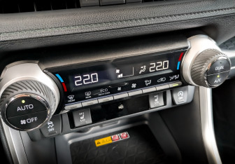 Подержанный автомобиль Toyota RAV4 2024 года (28 фото)