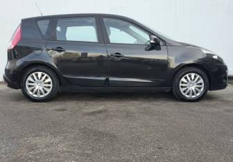 Подержанный автомобиль Renault Scenic 2010 года (4 фото)