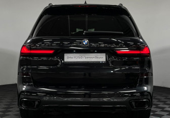 Подержанный автомобиль BMW X7 2020 года (35 фото)