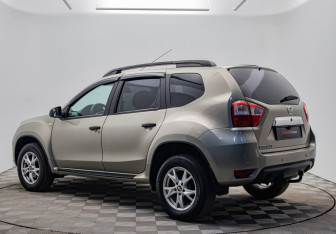 Подержанный автомобиль Nissan Terrano 2014 года (3 фото)