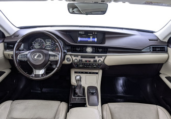 Подержанный автомобиль Lexus ES 2017 года (14 фото)