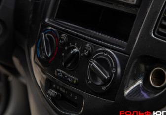 Подержанный автомобиль Mazda MPV 2004 года (14 фото)