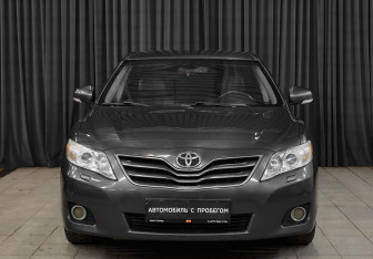 Подержанный автомобиль Toyota Camry Sedan 2011 года (2 фото)