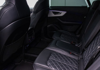 Подержанный автомобиль Audi Q8 2020 года (11 фото)