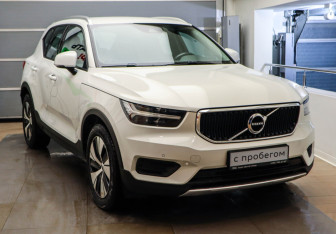 Подержанный автомобиль Volvo XC40 2020 года (3 фото)