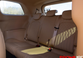 Подержанный автомобиль Voyah Dream 2023 года (10 фото)