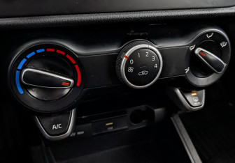 Подержанный автомобиль Kia Rio Hatchback 2021 года (20 фото)