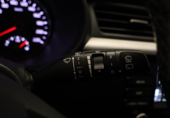 Подержанный автомобиль Kia Rio Hatchback 2018 года (14 фото)