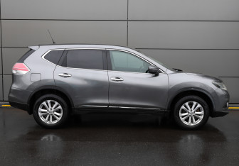 Подержанный автомобиль Nissan X-Trail 2016 года (4 фото)